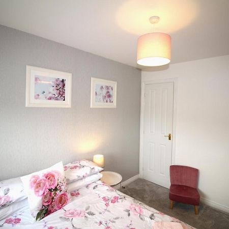 Ashington - 2 Bedroom House - Beautifully Decorated & Furnished - Large Garden Exterior photo