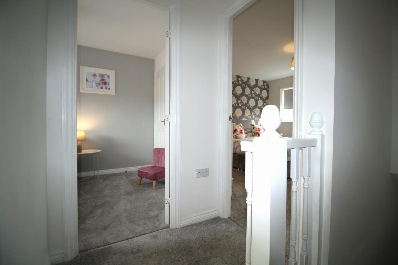 Ashington - 2 Bedroom House - Beautifully Decorated & Furnished - Large Garden Exterior photo