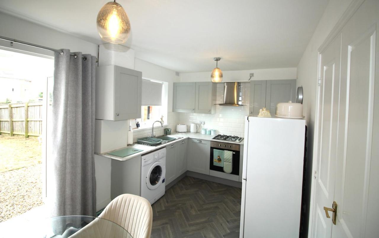 Ashington - 2 Bedroom House - Beautifully Decorated & Furnished - Large Garden Exterior photo